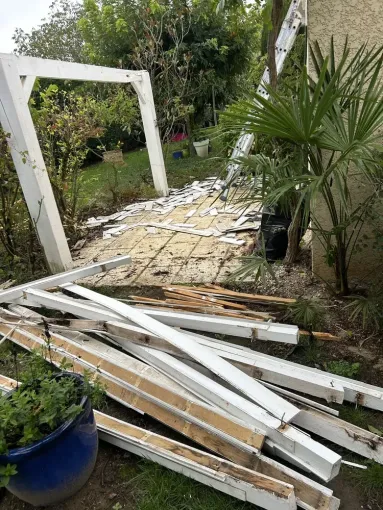 Démolition d'un avancé de toiture à Saint-Galmier, Saint-Étienne, PRO MT RENOVATION